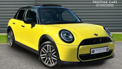 Used Mini Cooper Classic 204 HP (150 kW) 2024 Yellow Hatchback
