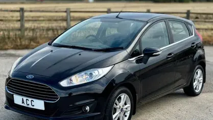 Used Ford Fiesta Zetec 101 HP (74 kW) 2015 Black Hatchback