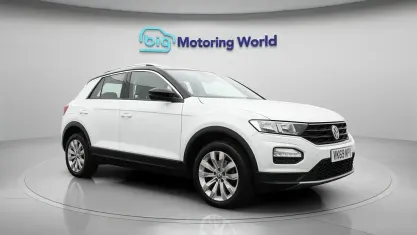 Used VW T-Roc SE 116 HP (85 kW) 2019 White SUV