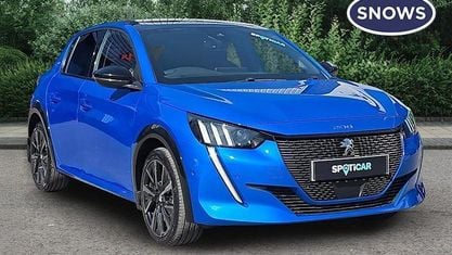 Usado Peugeot 208 Premium 131 CV (96 kW) 2022 Azul Utilitario