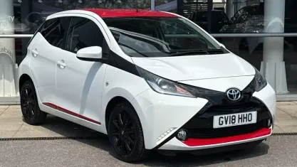 Used Toyota Aygo x-press 69 HP (50 kW) 2018 White Hatchback