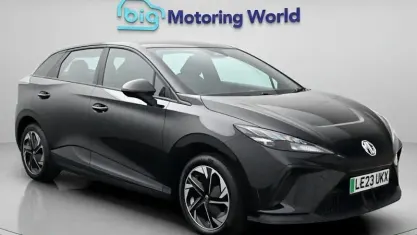 Begagnad MG MG4 EV SE 150 kW (204 HK) 2023 Halvkombi