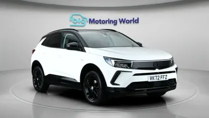 Used Vauxhall Grandland X GS Line 131 HP (96 kW) 2022 White SUV