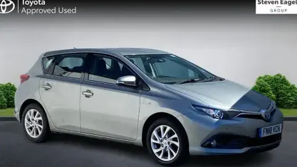 Usado Toyota Auris Hybrid 136 HP (100 kW) 2019 Citadino