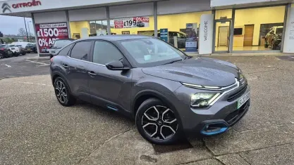 Usado Citroën e-C4 Shine 100 kW (136 CV) 2021 Gris Utilitario