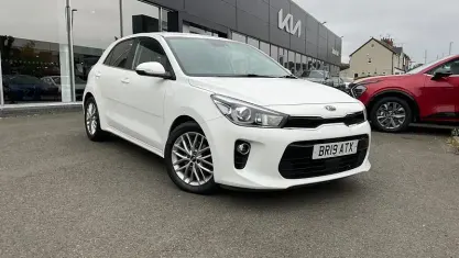 Used Kia Rio 101 HP (74 kW) 2019 White Hatchback