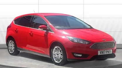 Used Ford Focus Zetec 101 HP (74 kW) 2017 Red Hatchback