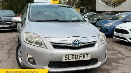 Used Toyota Auris Hybrid T4 136 HP (100 kW) 2010 Silver Hatchback