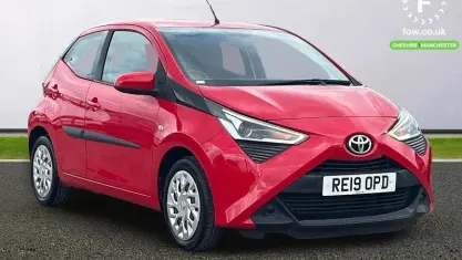 Used Toyota Aygo X-play 72 HP (52 kW) 2019 Red Hatchback