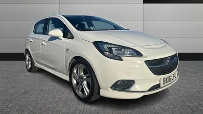 Used Vauxhall Corsa SRi 101 HP (74 kW) 2016 White Hatchback