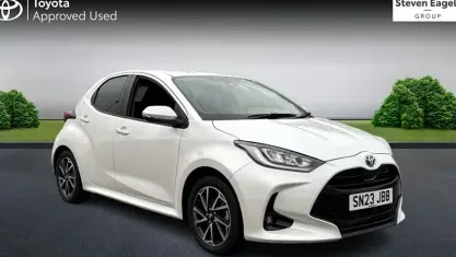 Used Toyota Yaris Design 116 HP (85 kW) 2023 White Hatchback