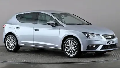 Usado Seat Leon SE Dynamic 116 CV (85 kW) 2020 Plateado Utilitario