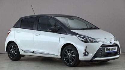 Used Toyota Yaris Hybrid 101 HP (74 kW) 2019 White/black Hatchback