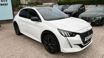 Used Peugeot 208 GT 131 HP (96 kW) 2023 White Hatchback