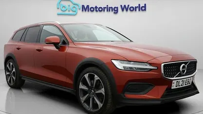 Used Volvo V60 CC 197 HP (144 kW) 2021 Estate