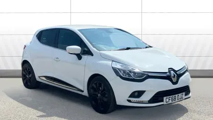 Used Renault Clio Iconic 90 HP (66 kW) 2018 White Hatchback