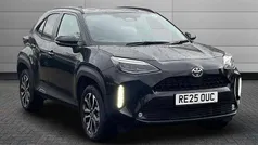 Eclipse black Used 2025 Toyota Yaris Hybrid Design SUV | £24,795 (Fair price)