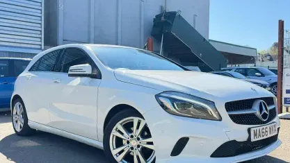Begagnad Mercedes A180 Premium 109 HK (80 kW) 2018 Halvkombi