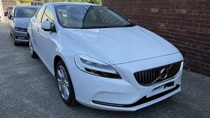 Used Volvo V40 Inscription 150 HP (110 kW) 2017 White Hatchback