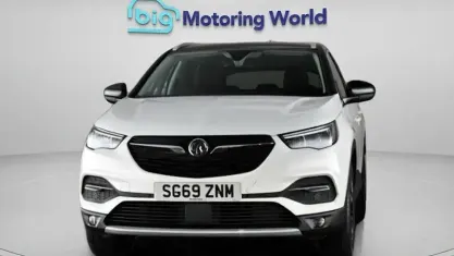 Second-hand Vauxhall Grandland X Design Edition 131 CP (96 kW) 2019 Alb SUV