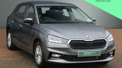 Usado Skoda Fabia Comfort 110 HP (80 kW) 2023 Cinzento Citadino