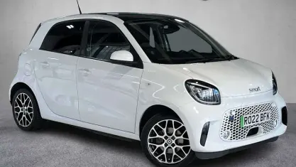 Used Smart ForFour Electric Drive Exclusive 60 kW (82 HP) 2022 White Hatchback