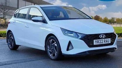 White Used 2022 Hyundai i20 SE Hatchback | £11,750 (Fair price)