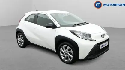 Used Toyota Aygo X PURE 72 HP (52 kW) 2023 White SUV