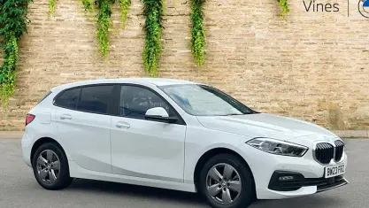 Used BMW 118 Sport Line 136 HP (100 kW) 2023 White Hatchback