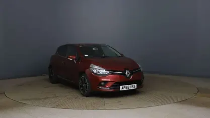 Used Renault Clio Iconic 90 HP (66 kW) 2019 Red Hatchback