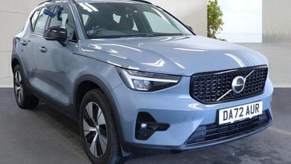 Usado Volvo XC40 Plus 211 HP (155 kW) 2022 Cinzento SUV