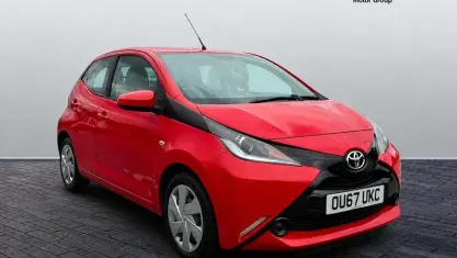 Used Toyota Aygo X-play 69 HP (50 kW) 2017 Red Hatchback