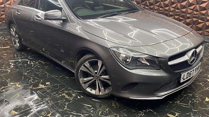 Usado Mercedes CLA180 122 HP (89 kW) 2017 Cinzento Sedan