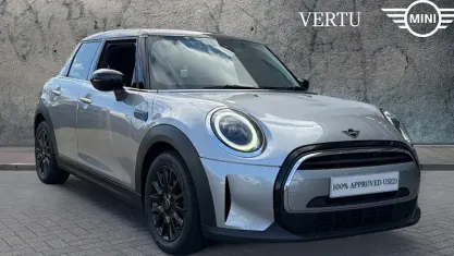 Usado Mini Cooper Classic 136 HP (100 kW) 2022 Prateado Citadino