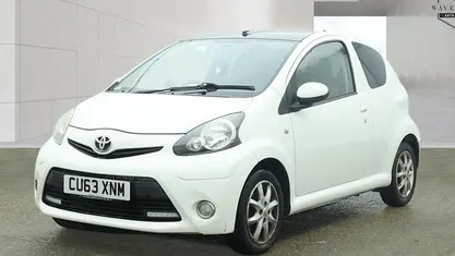 Used Toyota Aygo 68 HP (50 kW) 2013 White Hatchback