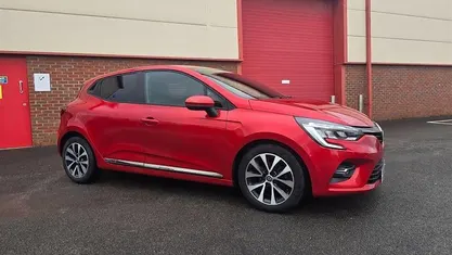 Used Renault Clio V Iconic 101 HP (74 kW) 2020 Red Hatchback