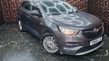 Używany Vauxhall Grandland X S 131 KM (96 kW) 2019 Szary SUV