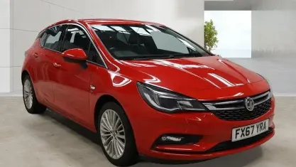 Used Vauxhall Astra Elite 150 HP (110 kW) 2017 Red Hatchback