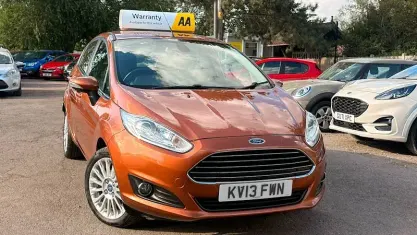 Used Ford Fiesta Titanium 105 HP (77 kW) 2013 Yellow Hatchback