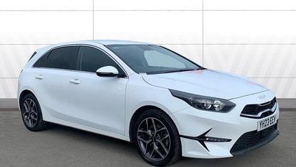 Używany Kia Ceed 160 KM (117 kW) 2023 Biały Hatchback