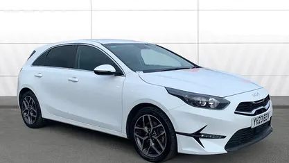Used Kia Ceed 160 HP (117 kW) 2023 White Hatchback