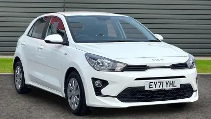Used Kia Rio 84 HP (61 kW) 2021 White Hatchback