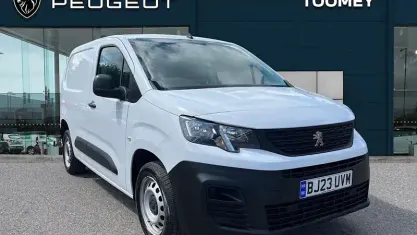 Używany Peugeot Partner Premium 102 KM (75 kW) 2023 Minivan