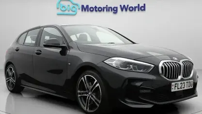 Begagnad BMW 118 M Sport 136 HK (100 kW) 2023 Svart Halvkombi