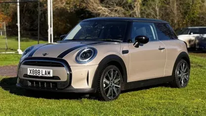 Begagnad Mini Cooper Classic 136 HK (100 kW) 2022 Grå Halvkombi