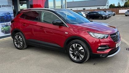 Używany Vauxhall Grandland X Sport 131 KM (96 kW) 2019 Czerwony SUV