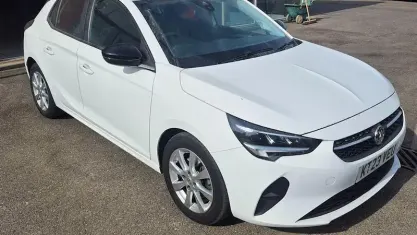 Used Vauxhall Corsa Design Edition 101 HP (74 kW) 2023 White Hatchback