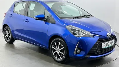 Used Toyota Yaris 111 HP (81 kW) 2019 Blue Hatchback