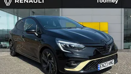 Begagnad Renault Clio V Engineered 145 HK (106 kW) 2023 Svart Halvkombi