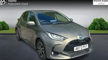 Usado Toyota Yaris Hybrid Design 116 HP (85 kW) 2026 Citadino